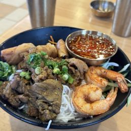 Bn Tht Nng/rice Vermicelli W BBQ Pork Bn Tht Nng/rice Vermicelli W BBQ Pork