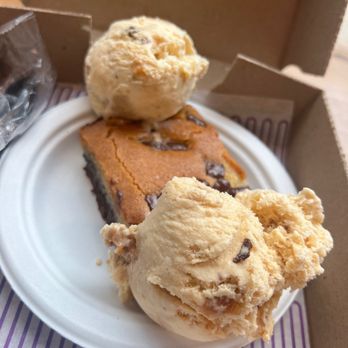 Insomnia Cookies - Brookie with ice cream @hybrideater - Desserts Near Me - St Louis, Missouri Insomnia Cookies - Brookie with ice cream @hybrideater - Desserts Near Me - St Louis, Missouri