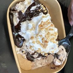 Old World Cafe & Ice Cream - Great sundaes!