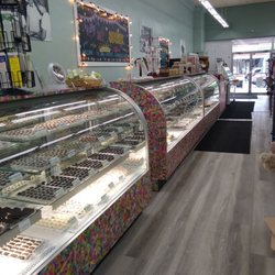 Dan Smith's Candies & Gifts - Sweets shopping while on a road trip.