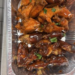The Halal Bros Of NY - Saucey buffalo wings and bbq wings