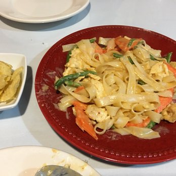 Haang's Bistro - Peanut Curry Noodle - Medium spicy - Chinese Near Me - Walled Lake, Michigan