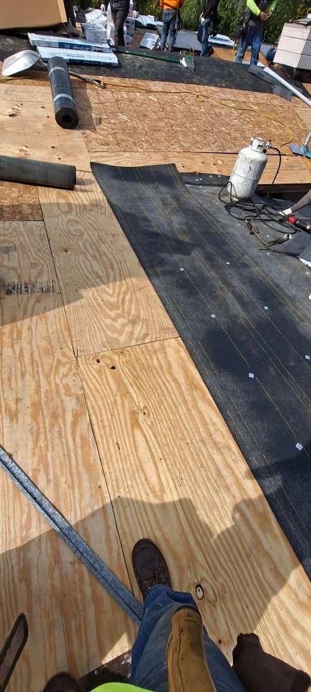 Slide of Mendoza & M  Roofing