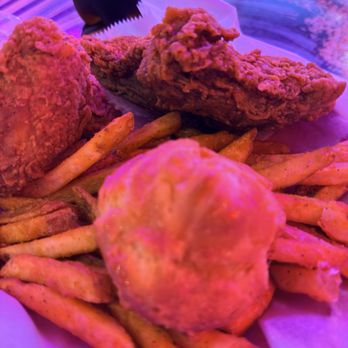 Willie's Chicken Shack - Two piece chicken dinner - Chicken Shop Near Me - Miami Beach, Florida Willie's Chicken Shack - Two piece chicken dinner - Chicken Shop Near Me - Miami Beach, Florida