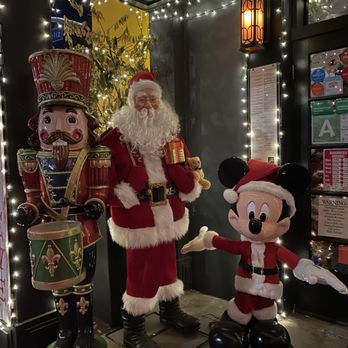 Morrison - Christmas decor! - Gastropubs Near Me - Los Angeles, California