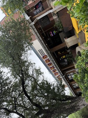 Pluckers Wing Bar by null