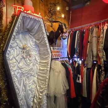 Fleetwood's - Vintage for sale - Dive Bars Near Me - West Asheville, North Carolina Fleetwood's - Vintage for sale - Dive Bars Near Me - West Asheville, North Carolina