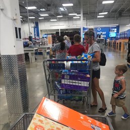 Absolutely ridiculous to stand in line this long to check out. Absolutely ridiculous to stand in line this long to check out.