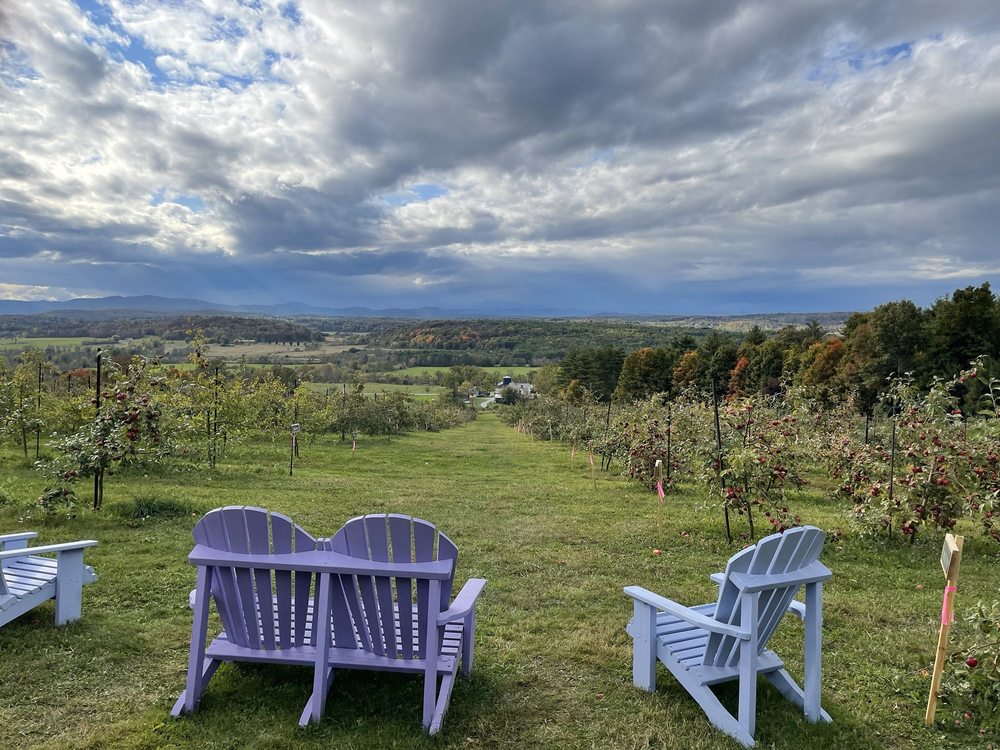 Cobble Knoll Orchard Logo