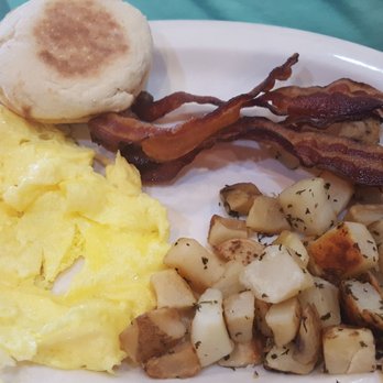 Le Peep Restaurant - Hen Pen - Breakfast & Brunch Near Me - Peoria, Illinois