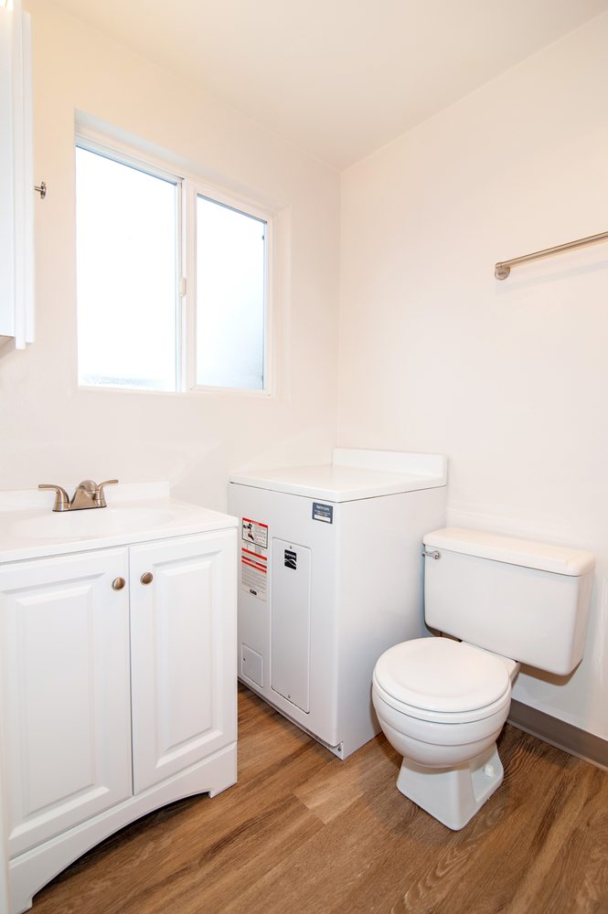 CENTRAL CROSSING Updated August 2024 13 Photos 805 E University