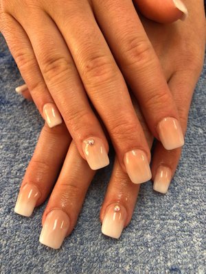 G G Nails by null