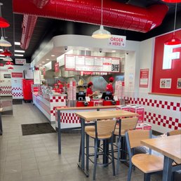 FIVE GUYS - Updated August 2025 - 33 Photos - 2804 S Eagle