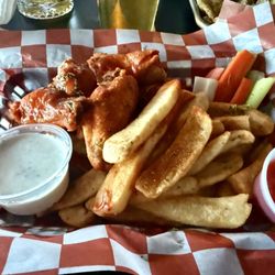 Da Boyz Sports Bar and Grill - Bone-In Wings