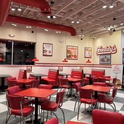Freddy's Frozen Custard & Steakburgers - Interior Space