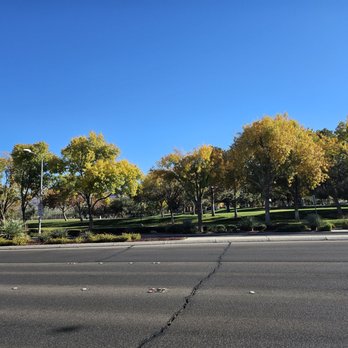 Paseo Verde Park - Gorgeous fall colors around the area - Parks Near Me - Henderson, Nevada Paseo Verde Park - Gorgeous fall colors around the area - Parks Near Me - Henderson, Nevada