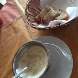 Bei Toni - Brot mit Aioli vorneweg