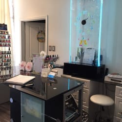 Creative Nails - Reception area