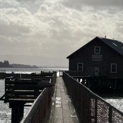 Pier's End