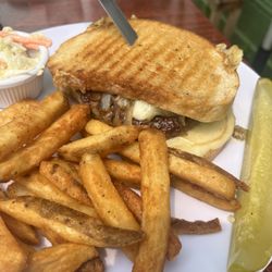 Layla’s Breakfast & Lunch - Patty melt