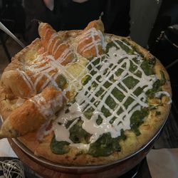 Pizza del Perro Negro - 1/2 Gastelum (green side) and 1/2 Chile Relleno