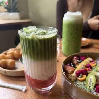 Tanzie's - Iced strawberry makrut matcha & iced jasmine Thai tea - Salad Near Me - Berkeley, California