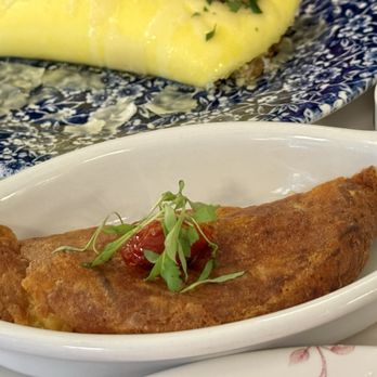 Little Hen - Stuffed Hash Brown - Breakfast & Brunch Near Me - New York, New York Little Hen - Stuffed Hash Brown - Breakfast & Brunch Near Me - New York, New York