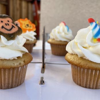 Lil Bites Bakery - cupcakes with frosting and decorations - Caterers Near Me Lil Bites Bakery - cupcakes with frosting and decorations - Caterers Near Me