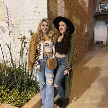 American Eagle Outfitters - Whole outfit - Outlet Stores Near Me - Valencia, California American Eagle Outfitters - Whole outfit - Outlet Stores Near Me - Valencia, California