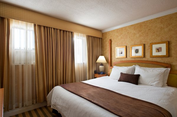 The Sunset Hotel West End, Sonder by null