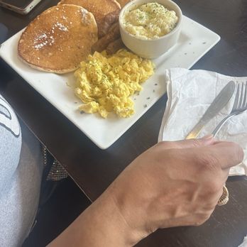 Skidoe's Cafe and Grill - Soul Food Near Me - Chicago, Illinois Skidoe's Cafe and Grill - Soul Food Near Me - Chicago, Illinois