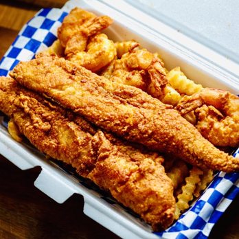 Off The Hook Seafood & Chicken - Fish and shrimp plate - Food Trucks Near Me Off The Hook Seafood & Chicken - Fish and shrimp plate - Food Trucks Near Me