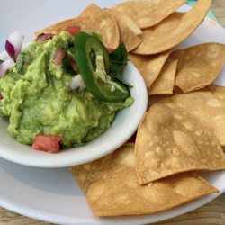 La Mision Restaurante - Guacamole w/ chips