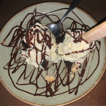 The Skellig - Brownie and ice cream - Pubs Near Me - Dallas, Texas