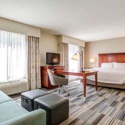 Hampton Inn & Suites Westford-Chelmsford - Guest room