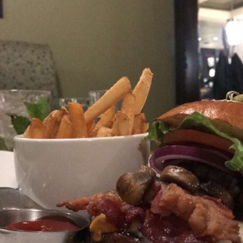 Moxies West Edmonton Mall Restaurant - Canadian (New) Near Me - Edmonton, Alberta