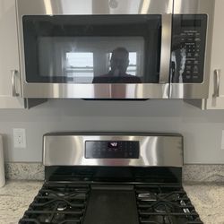 Poirier Sales & Service - Stove and microwave