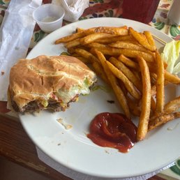 This is the bacon cheeseburger... so good and filling !! This is the bacon cheeseburger... so good and filling !!