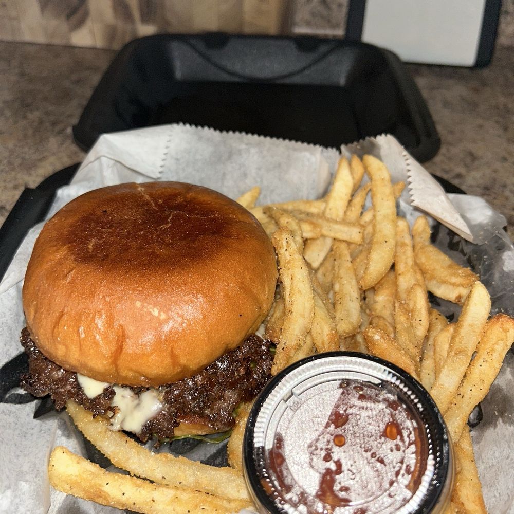 Smash Em’s Burger Bar - The Old School burger with fries! - Burgers Near Me - St. Louis, Missouri Smash Em’s Burger Bar - The Old School burger with fries! - Burgers Near Me - St. Louis, Missouri