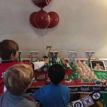 Sweet Beginnings Bake Shop - Dessert table with kids excited - Desserts Near Me Sweet Beginnings Bake Shop - Dessert table with kids excited - Desserts Near Me