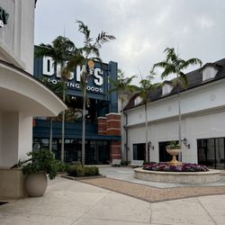 DICK'S Sporting Goods - Outside