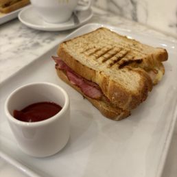 Cheese and ham sandwich (soooo good!) Cheese and ham sandwich (soooo good!)