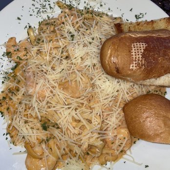 Bahama Bob's - The flavor was okay, but it was simply their shrimp Alfredo with a little marinara - New American Near Me - Pooler, Georgia