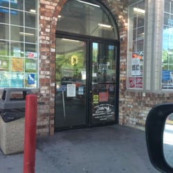 Miner Street 76 - This is the foulest gas station I've ever been in.