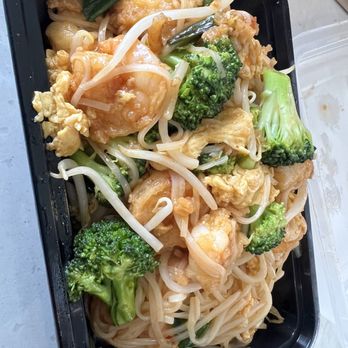 Pei Wei - Bland, no lime, need siracha or it's rubbish - Chinese Near Me - Seattle, Washington