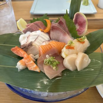 Fillet Sushi - 15 pcs chef's choice sashimi - Sushi Bars Near Me - Monrovia, California