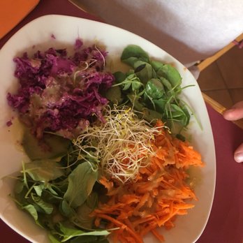 EcoVegetaria - Ensalada de la casa con vinagreta de apio y mniel - Vegetarian Near Me - Palma de Mallorca, PM