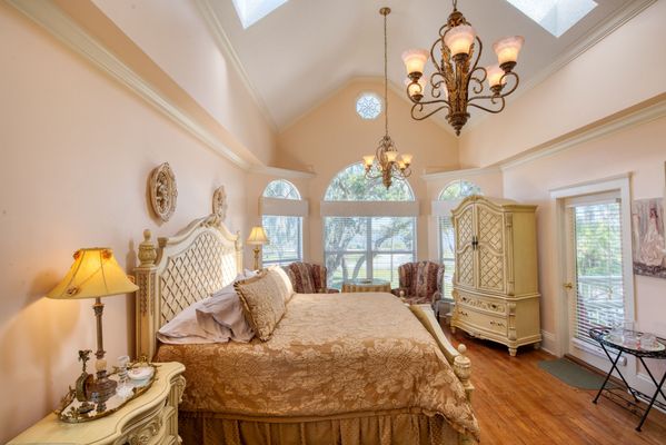7 Unique Suites to Choose From - Elegant Victorian home with 7 unique suites to choose from. Begin your stay with peaceful rest and a hearty, delicious home-cooked breakfast. In the summer, there is a beautiful, tropical heart-shaped pool. Enjoy complimentary snacks and beverages throughout the day as you experience a sense of peace from the past with a small piece of current amenities 7 Unique Suites to Choose From - Elegant Victorian home with 7 unique suites to choose from. Begin your stay with peaceful rest and a hearty, delicious home-cooked breakfast. In the summer, there is a beautiful, tropical heart-shaped pool. Enjoy complimentary snacks and beverages throughout the day as you experience a sense of peace from the past with a small piece of current amenities
