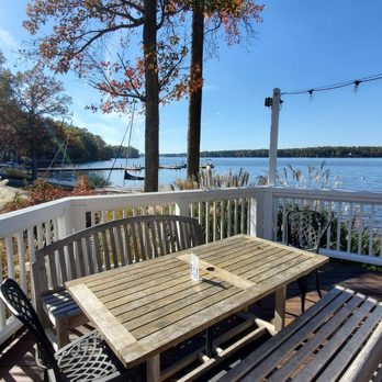 The Boathouse - Outdoor dining patio - Seafood Near Me - Midlothian, Virginia