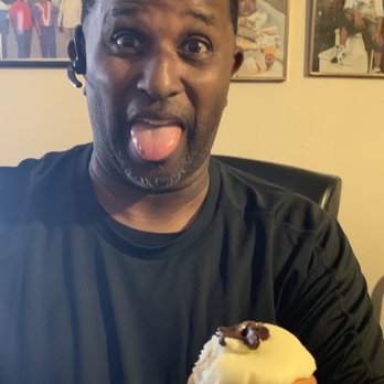 Cupcake Craving - Banana Cream cupcake - Cupcakes Near Me - Sacramento, California Cupcake Craving - Banana Cream cupcake - Cupcakes Near Me - Sacramento, California
